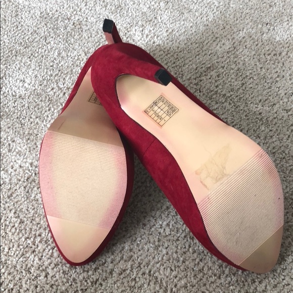 New red heels - Picture 3 of 4